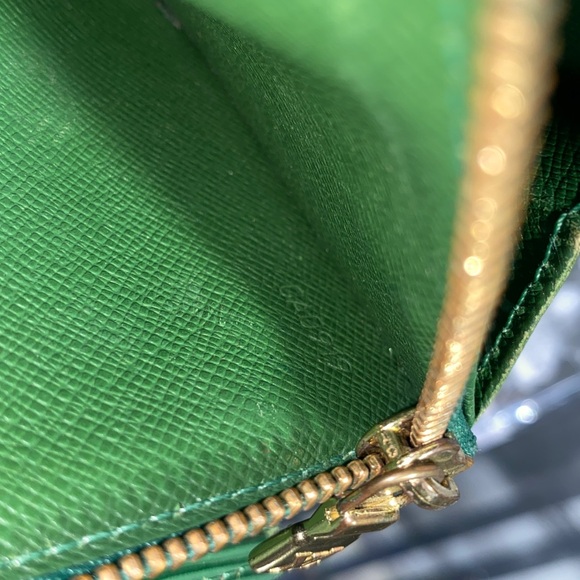 Authentic Rare Louis Vuitton Epi Leather Sarah Wallet - Picture 13 of 16